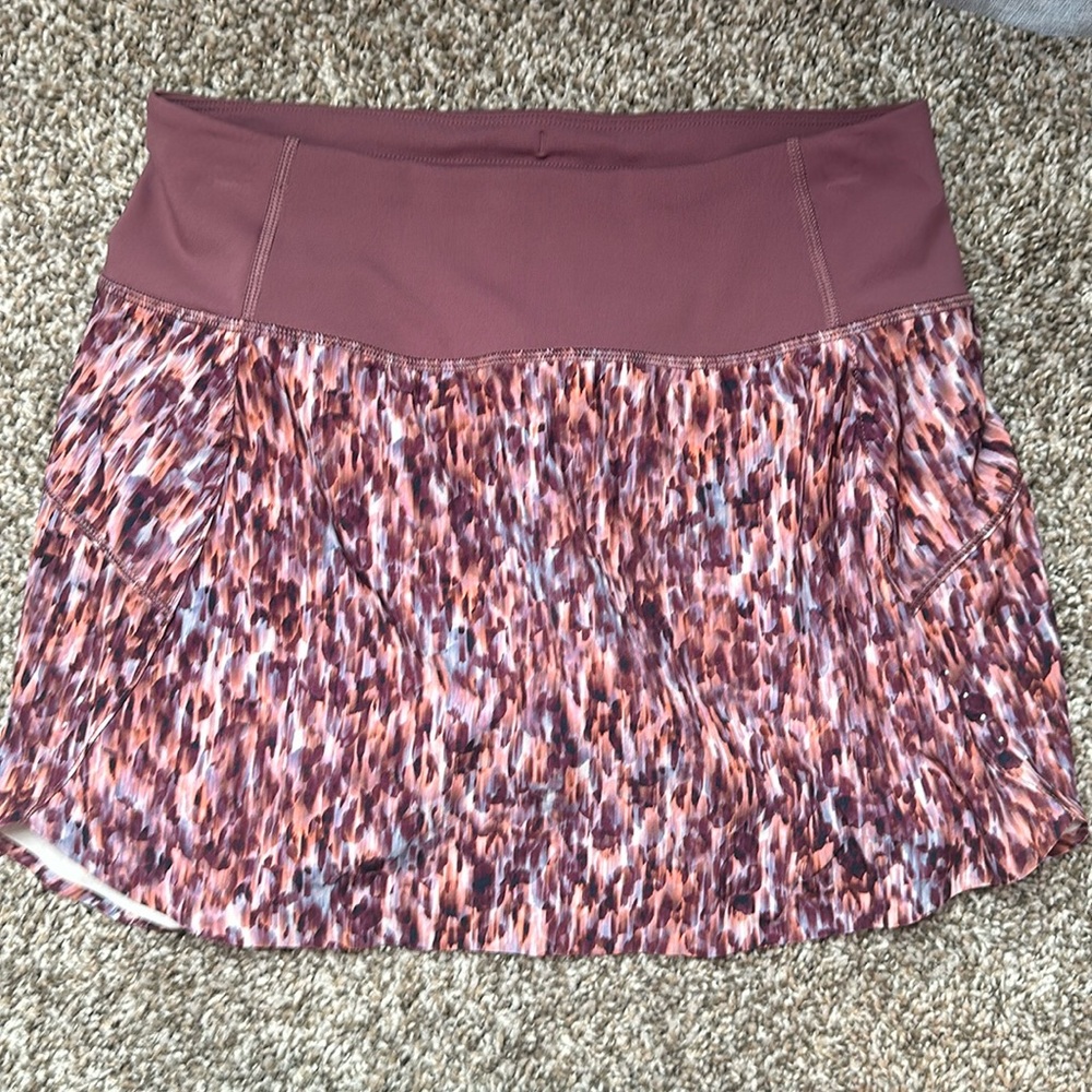 Athleta run with it 14” skort; size XS